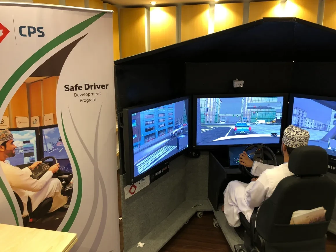 محاكي DriveSim من CPS الكندية — تدريب القيادة الطارئة بثلاثة شاشات